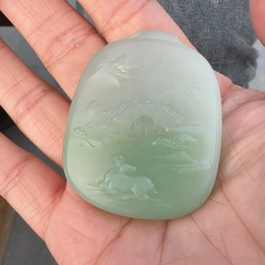 和田玉颈饰未镶嵌5.0带翠青双色玉山水牌