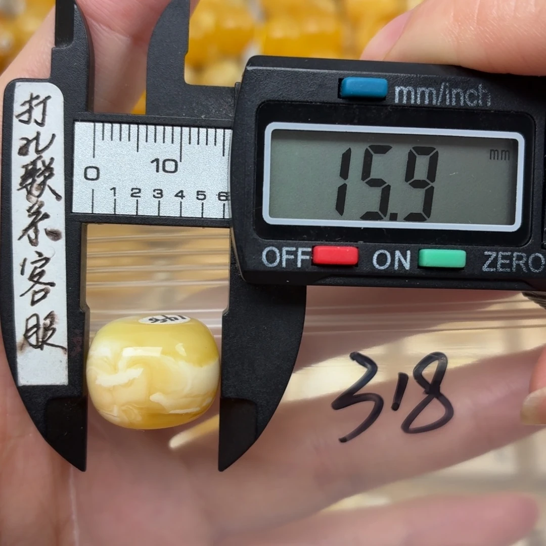 王***.蜜蜡未镶嵌裸石蜜蜡