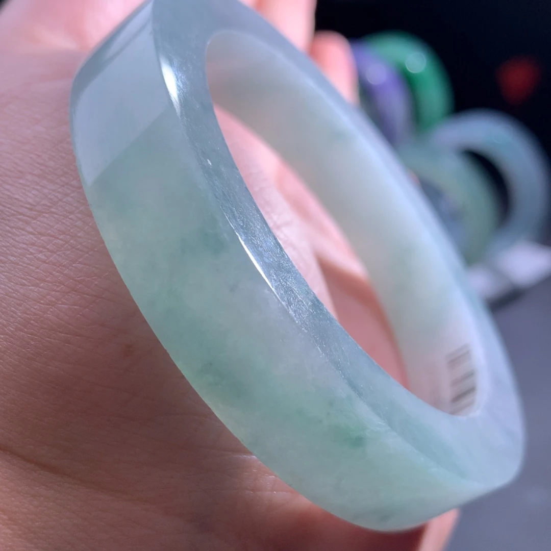 未镶嵌翡翠手镯定制翡翠