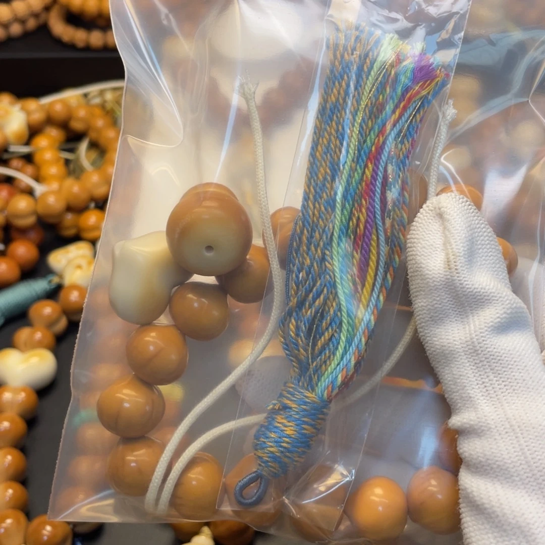 邹***杰猴头核桃吊坠反油屁桃加配饰