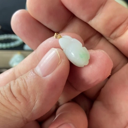 翡翠18K金镶嵌颈饰小乌龟