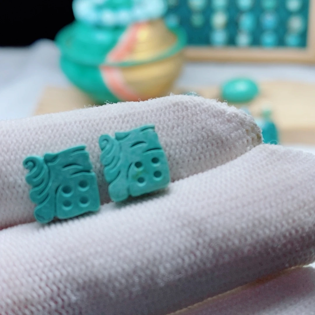 绿松石未镶嵌颈饰