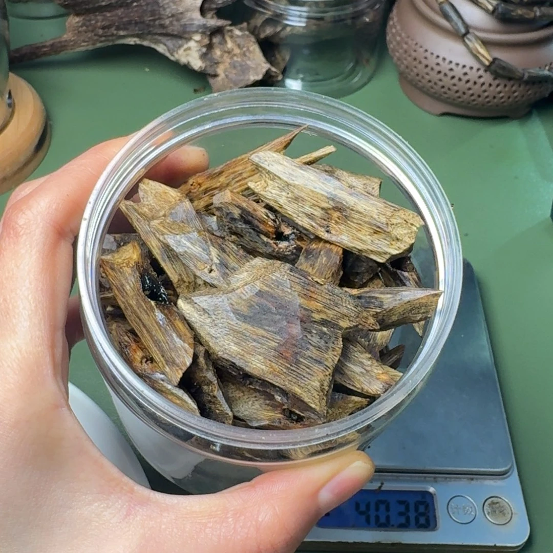 沉香手把件浩*海南老白棋高端老块料101克