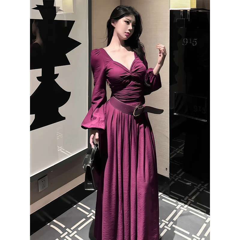 辣妹纯欲褶皱V领长袖连衣裙女秋季新款收腰显瘦高级感大摆裙长裙