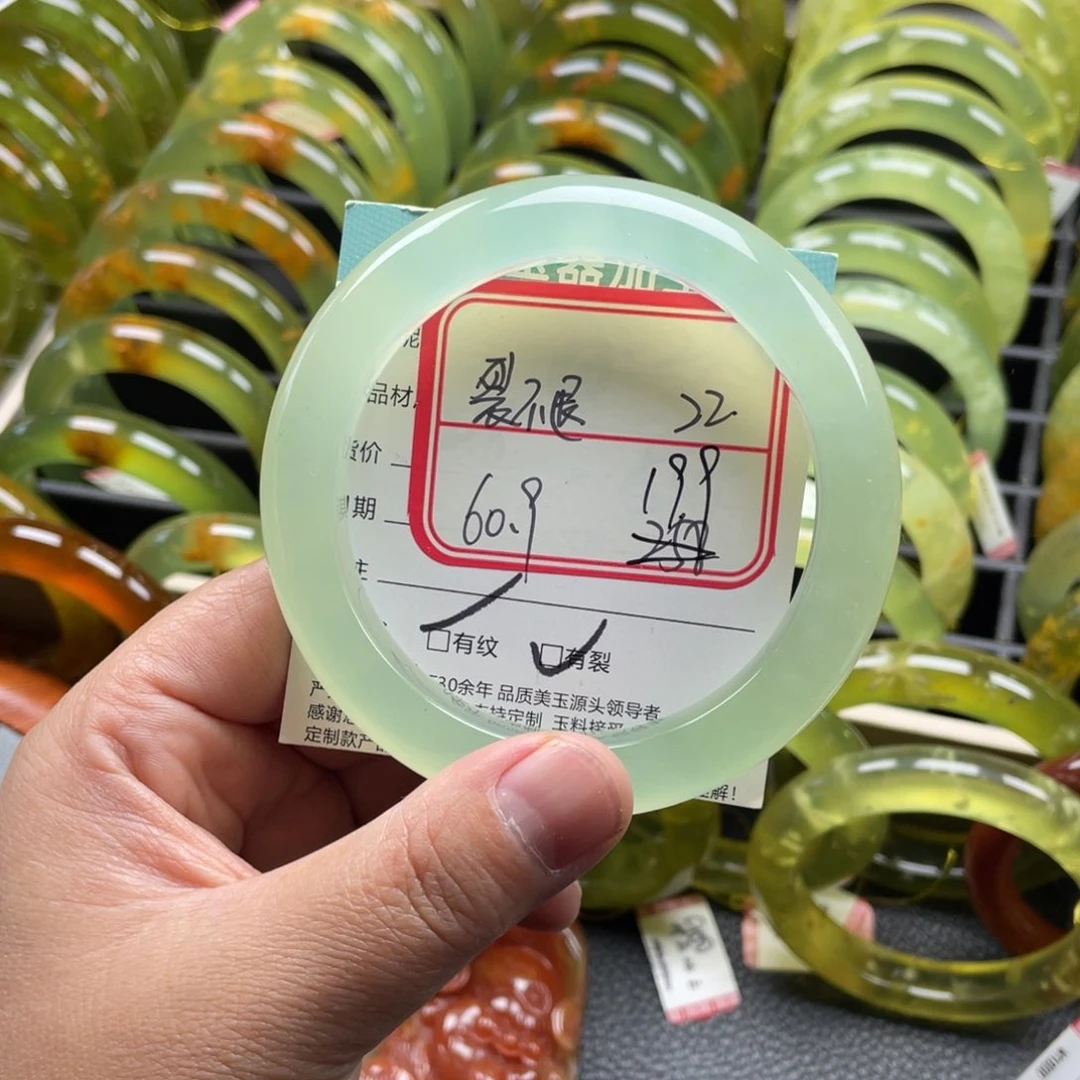 未镶嵌蛇纹石玉手镯有裂手镯特价不退不换