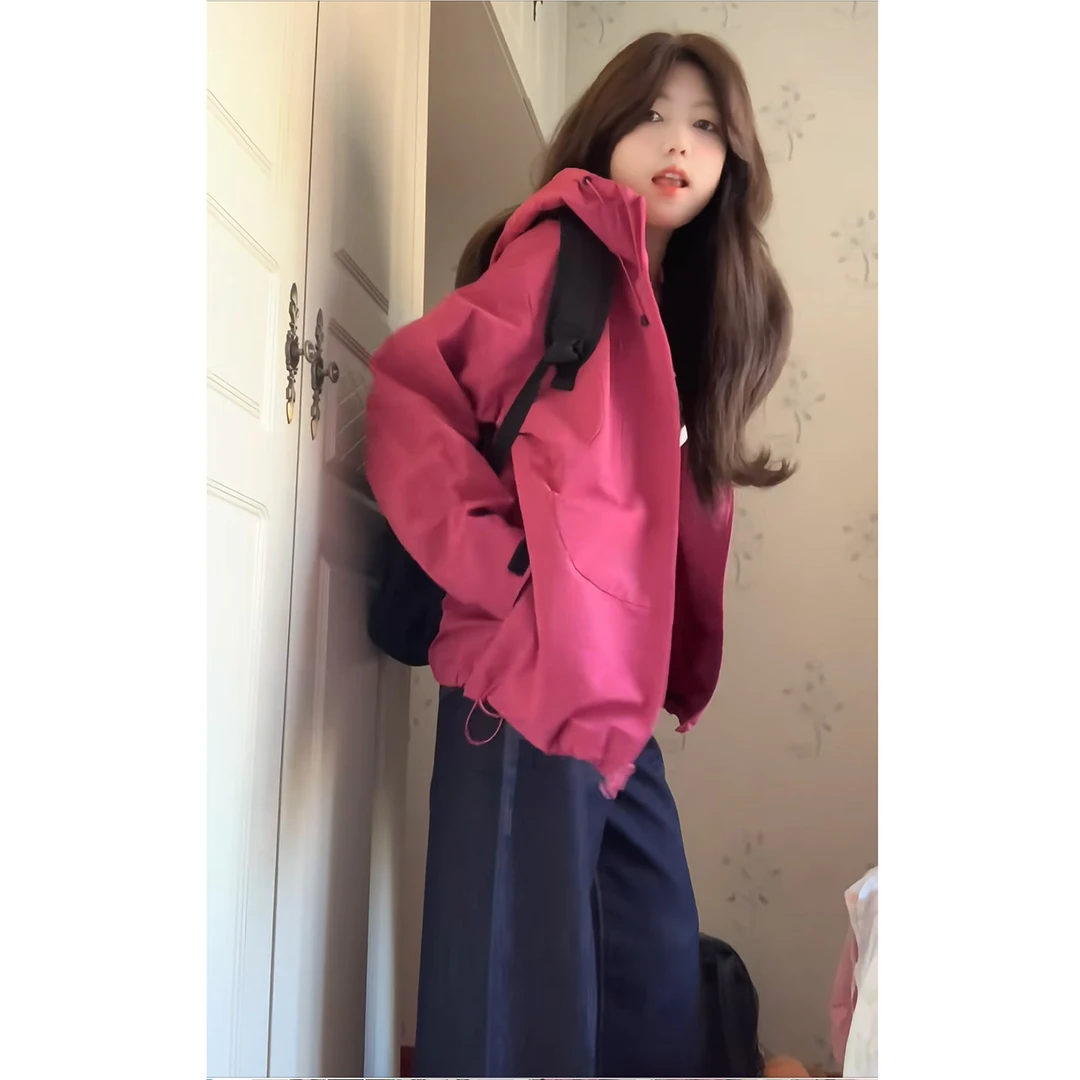 2025新款秋季连帽户外登山徒步冲锋衣女运动防风玫红色夹克外套潮