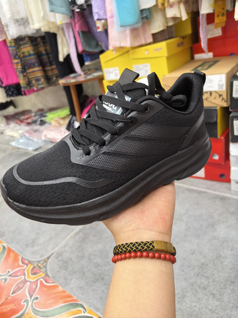 男款黑金刚黑超轻冰丝网面运动鞋