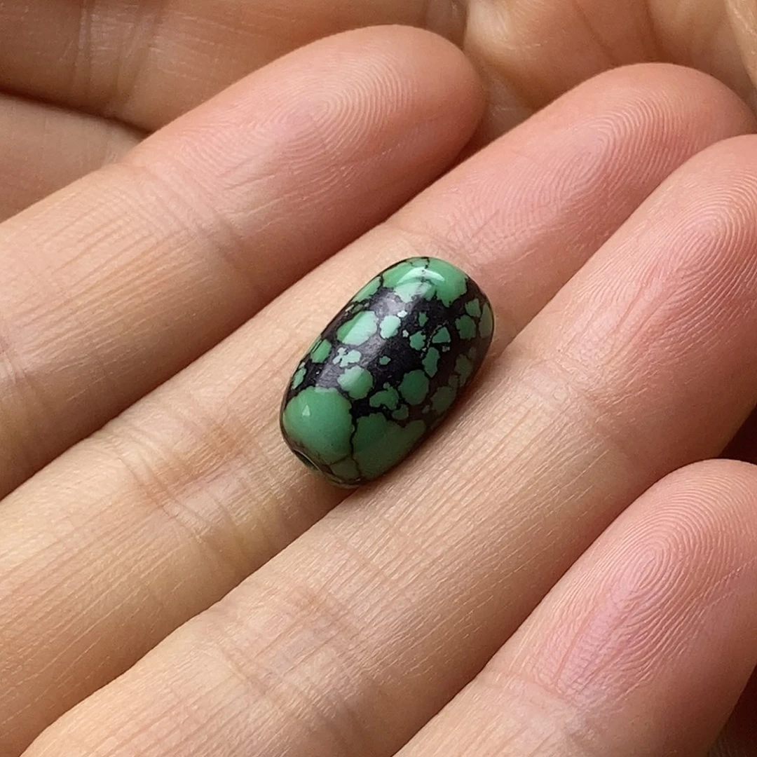 绿松石未镶嵌颈饰枣珠