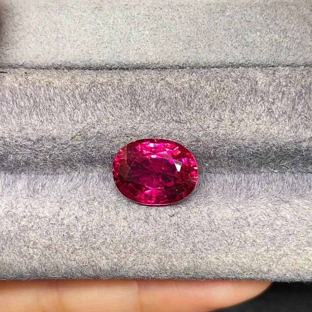 裸石未镶嵌碧玺7.15克拉天然玻璃体满火彩热粉色卢比来