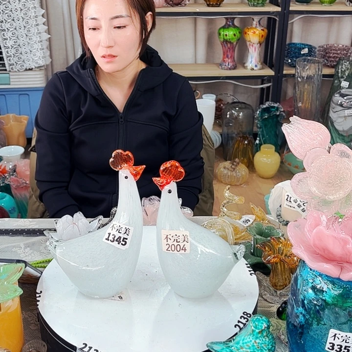 2只鸡 家悦琉璃工艺品不完美