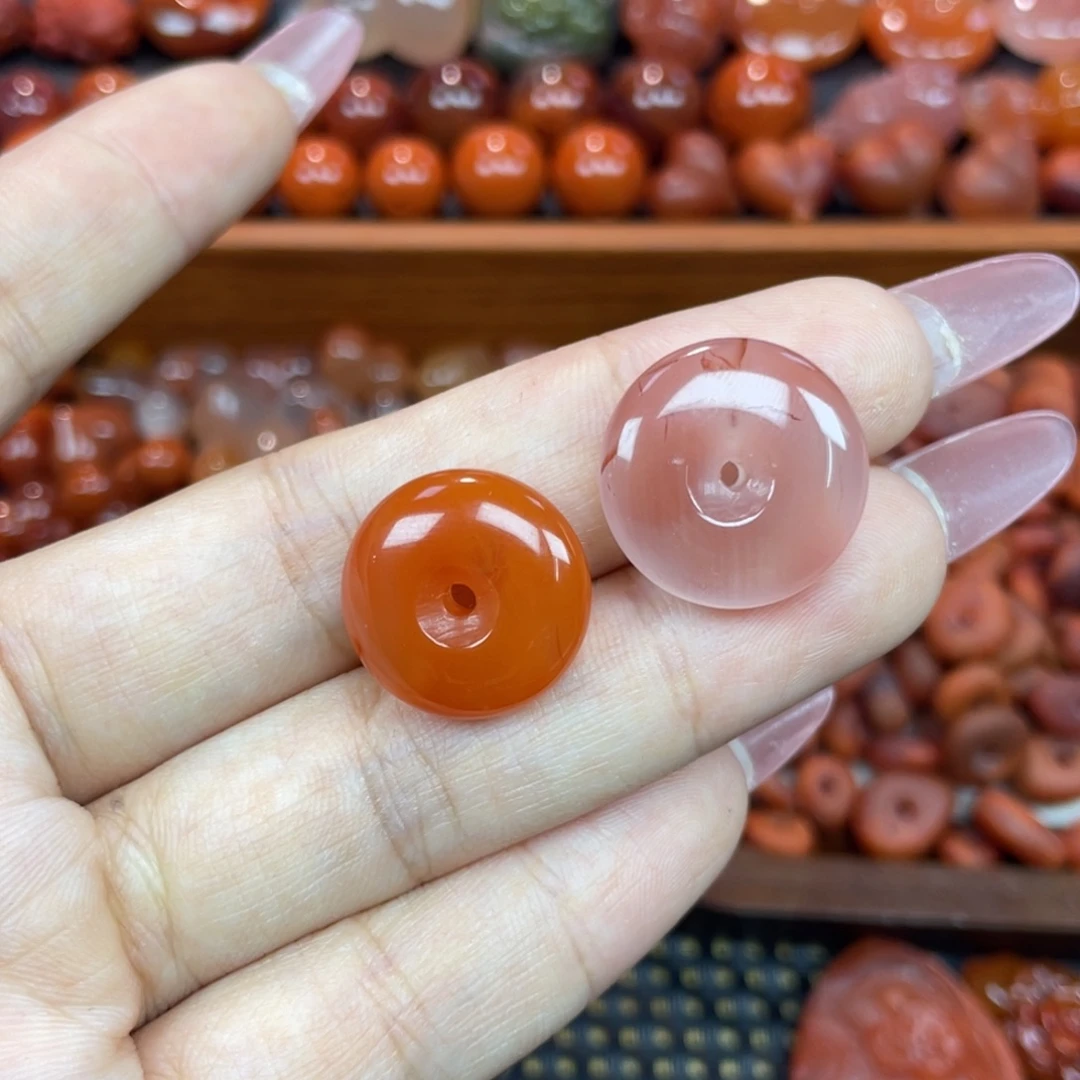 南红玛瑙未镶嵌颈饰平安扣