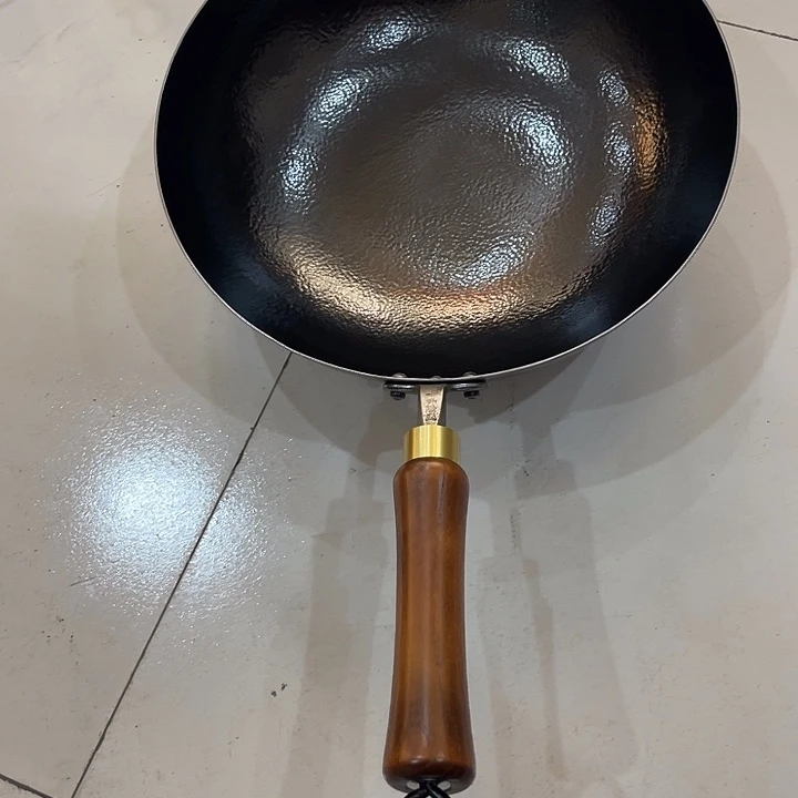 王***葱熟铁32圆底炒锅微瑕特价不退不换