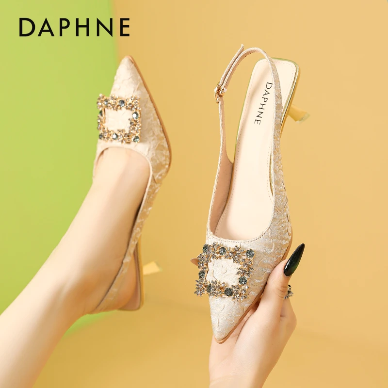 达芙妮法式气质高跟鞋配裙子2025新款尖头水钻方扣细跟包头凉鞋女