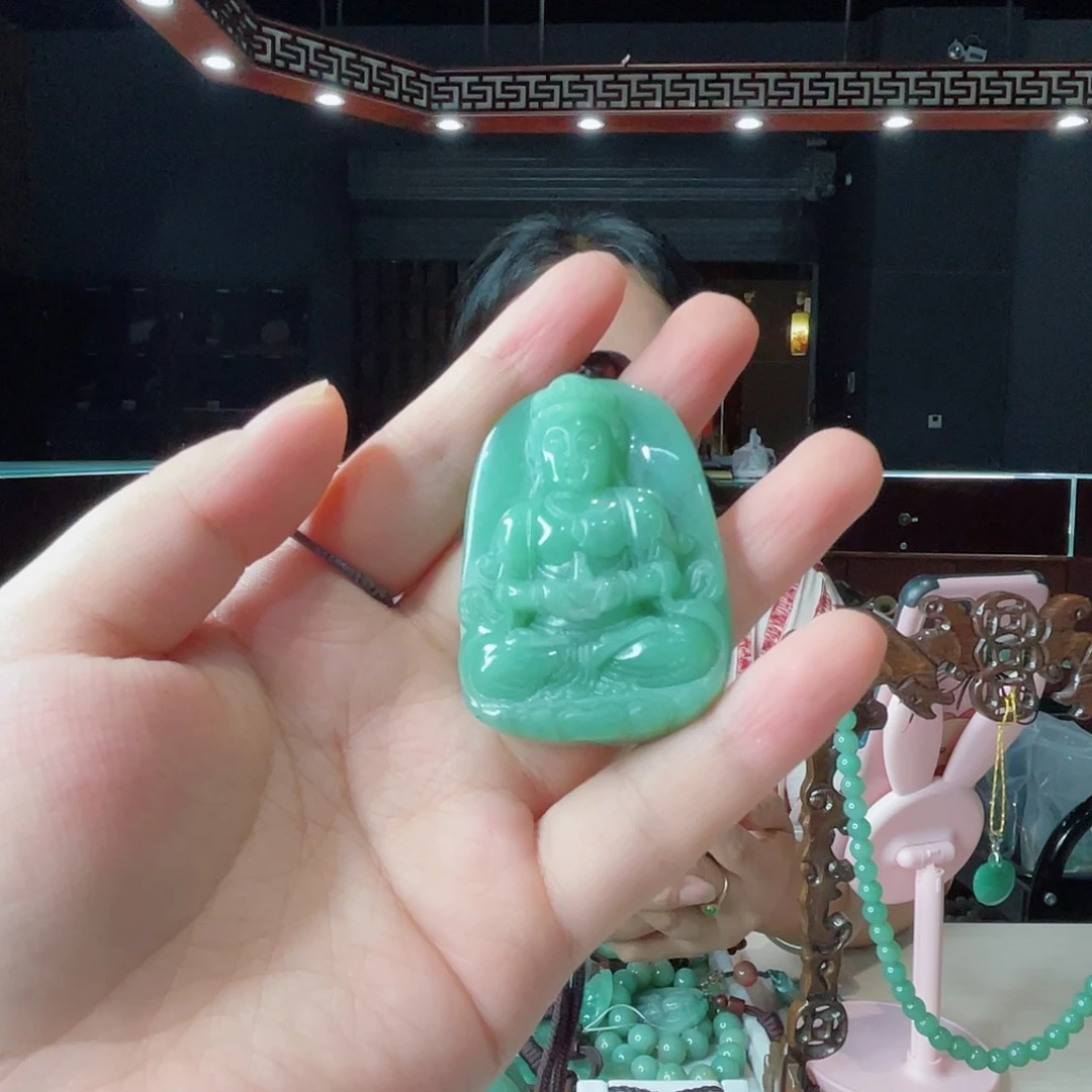 密玉（石英质玉）未镶嵌颈饰如**烁