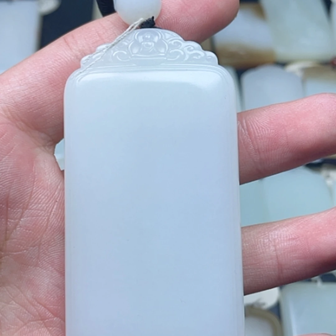 【闪购商品】颈饰未镶嵌和田玉（糖玉）