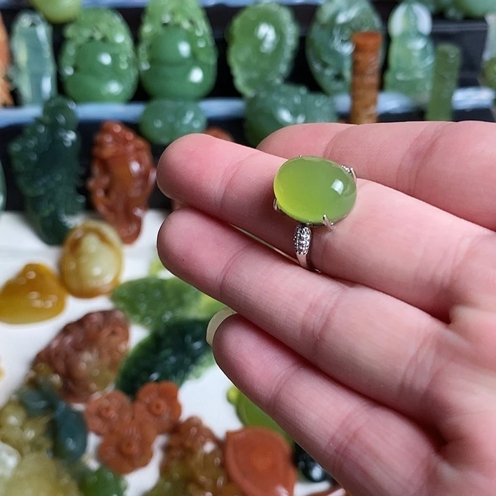 未镶嵌蛇纹石玉颈饰