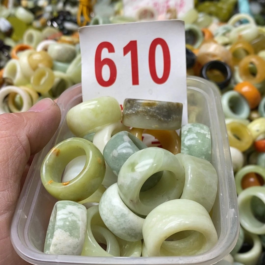 蛇纹石玉挂坠未镶嵌