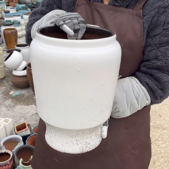 红陶口20高34瑕疵