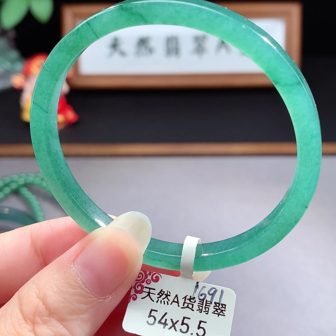 未镶嵌手镯（圆镯）翡翠