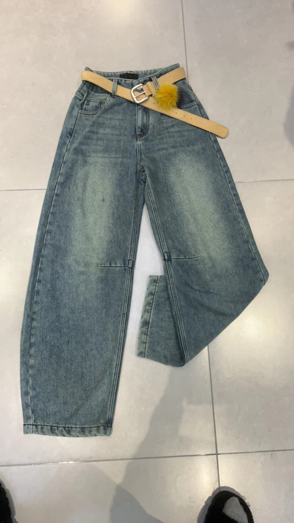 姿色时尚女装弯刀牛仔裤