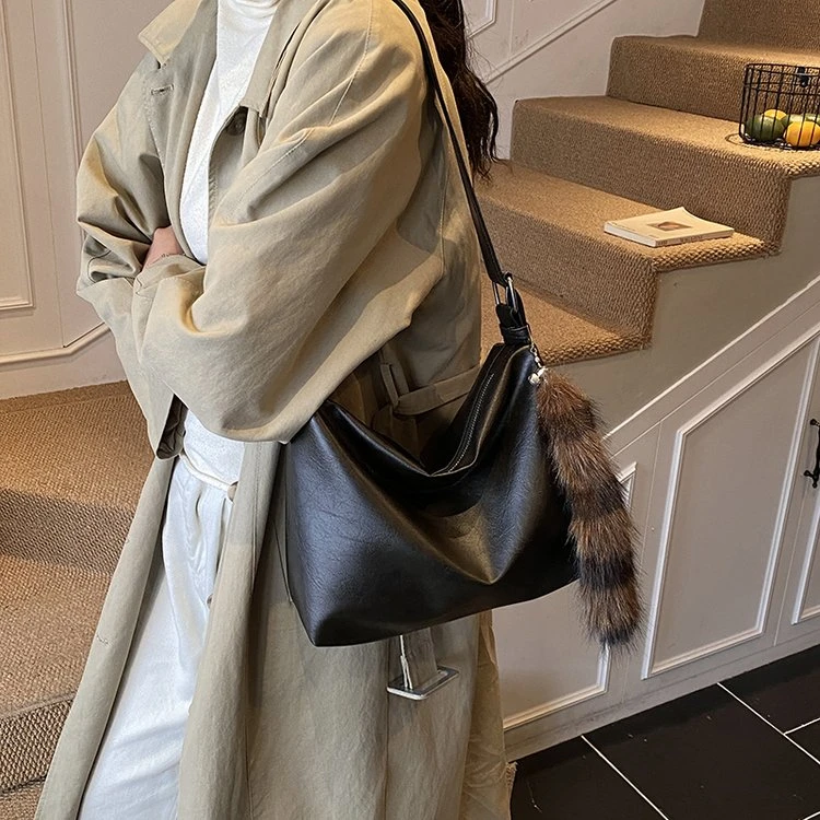 包包女设计简约百搭新款大容量休闲单肩斜挎包女包