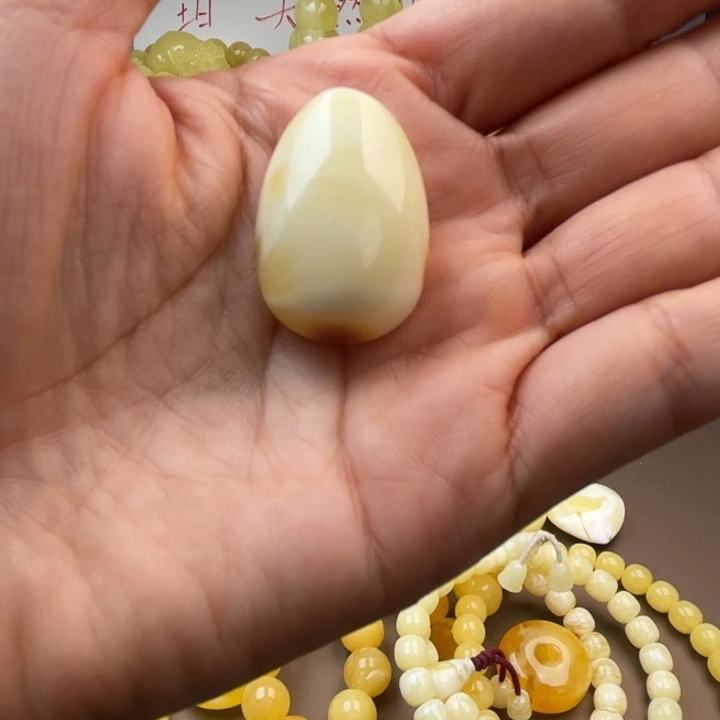 琥珀未镶嵌颈饰蜜蜡