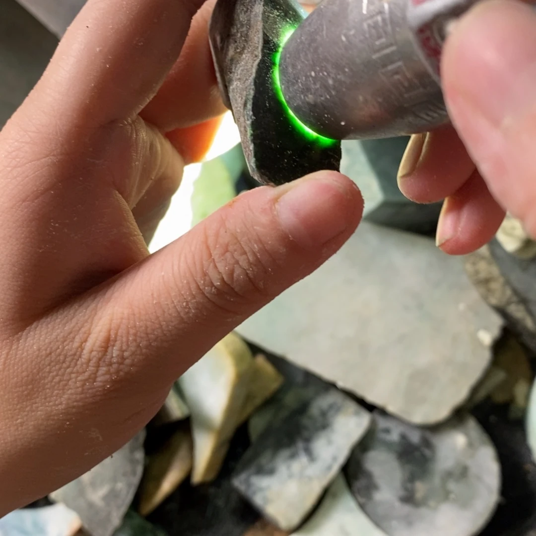 颈饰未镶嵌翡翠天然翡翠