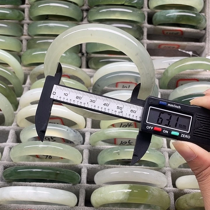 未镶嵌蛇纹石玉手镯85