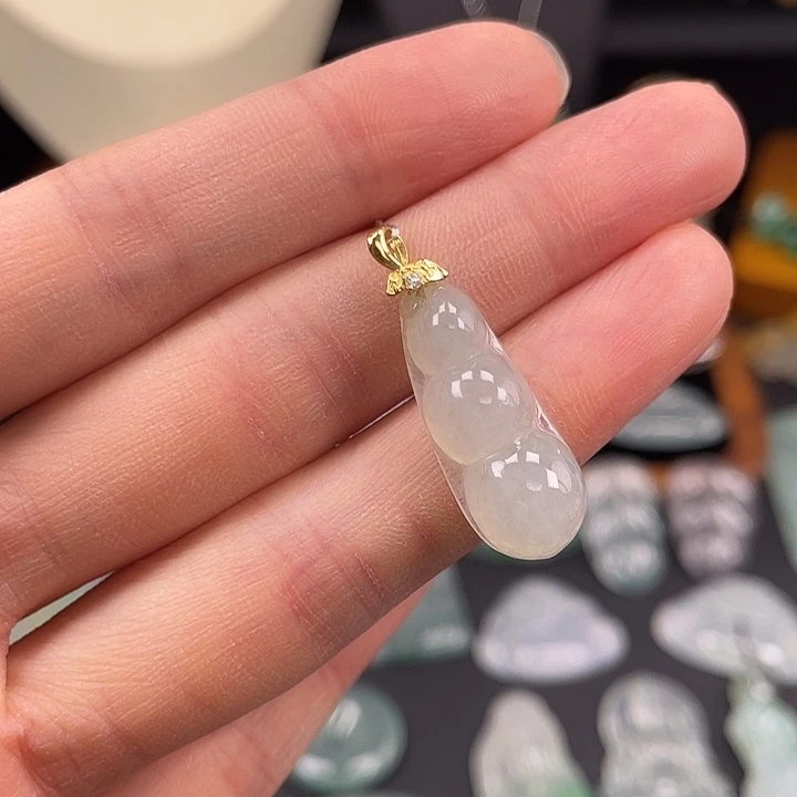 翡翠银S925镶嵌颈饰福豆