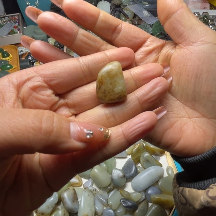 和田玉未镶嵌珠宝半成品