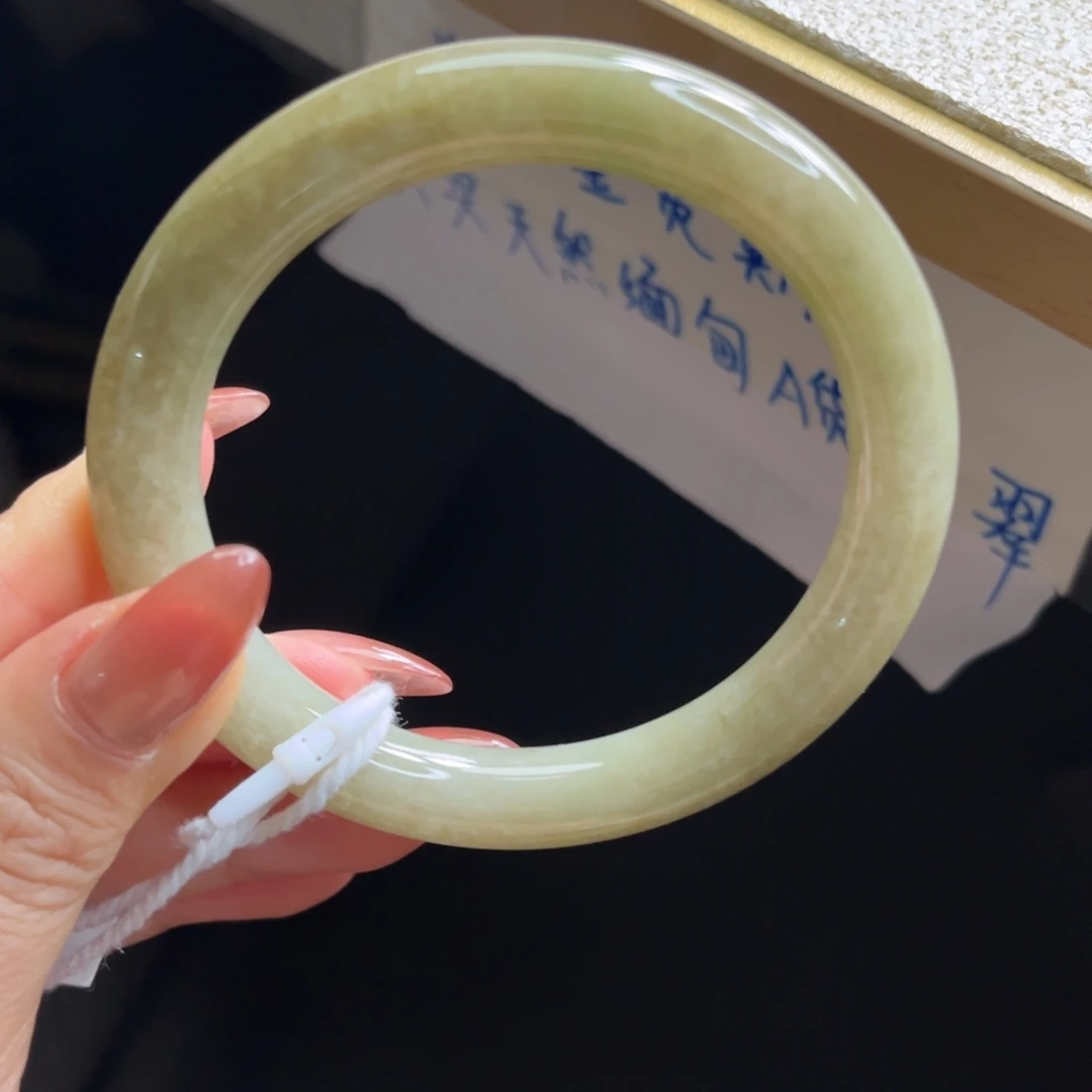 翡翠未镶嵌手镯手镯