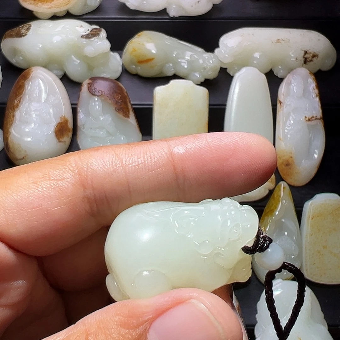 永***械和田玉未镶嵌颈饰