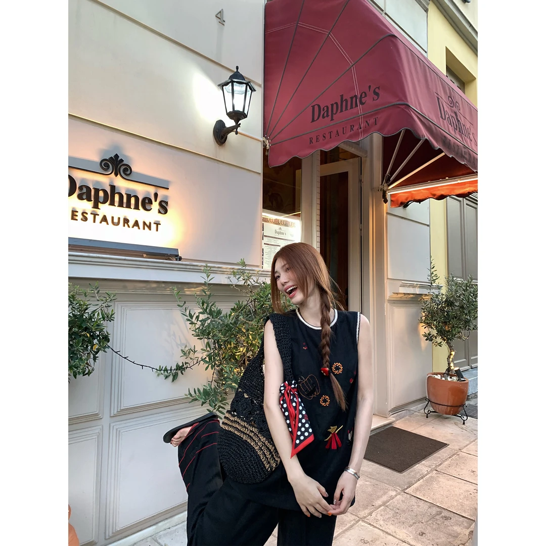 小君君布兰妮 圣马丁周末/童趣手绘刺绣上衣+刺绣裤套装250260