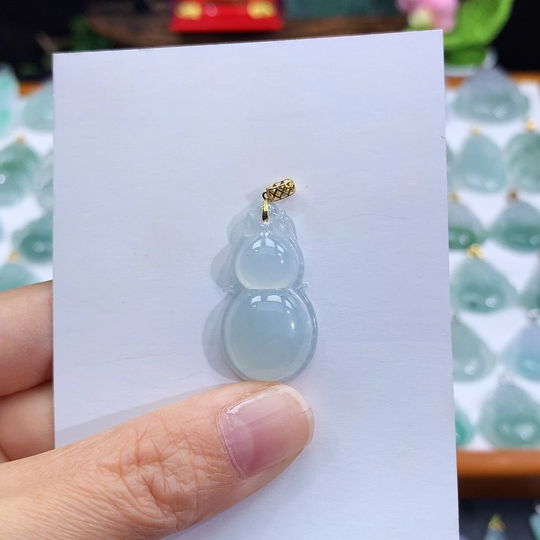 翡翠18K金镶嵌颈饰翡翠吊坠