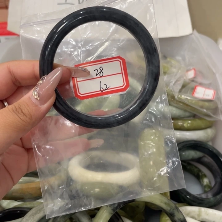 未镶嵌蛇纹石玉手镯
