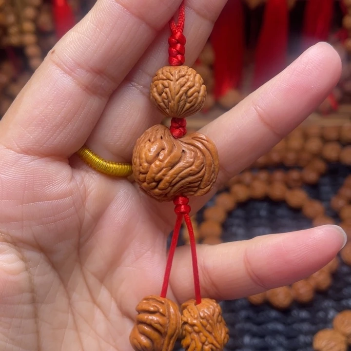 木质类龙纹桃枭挂件