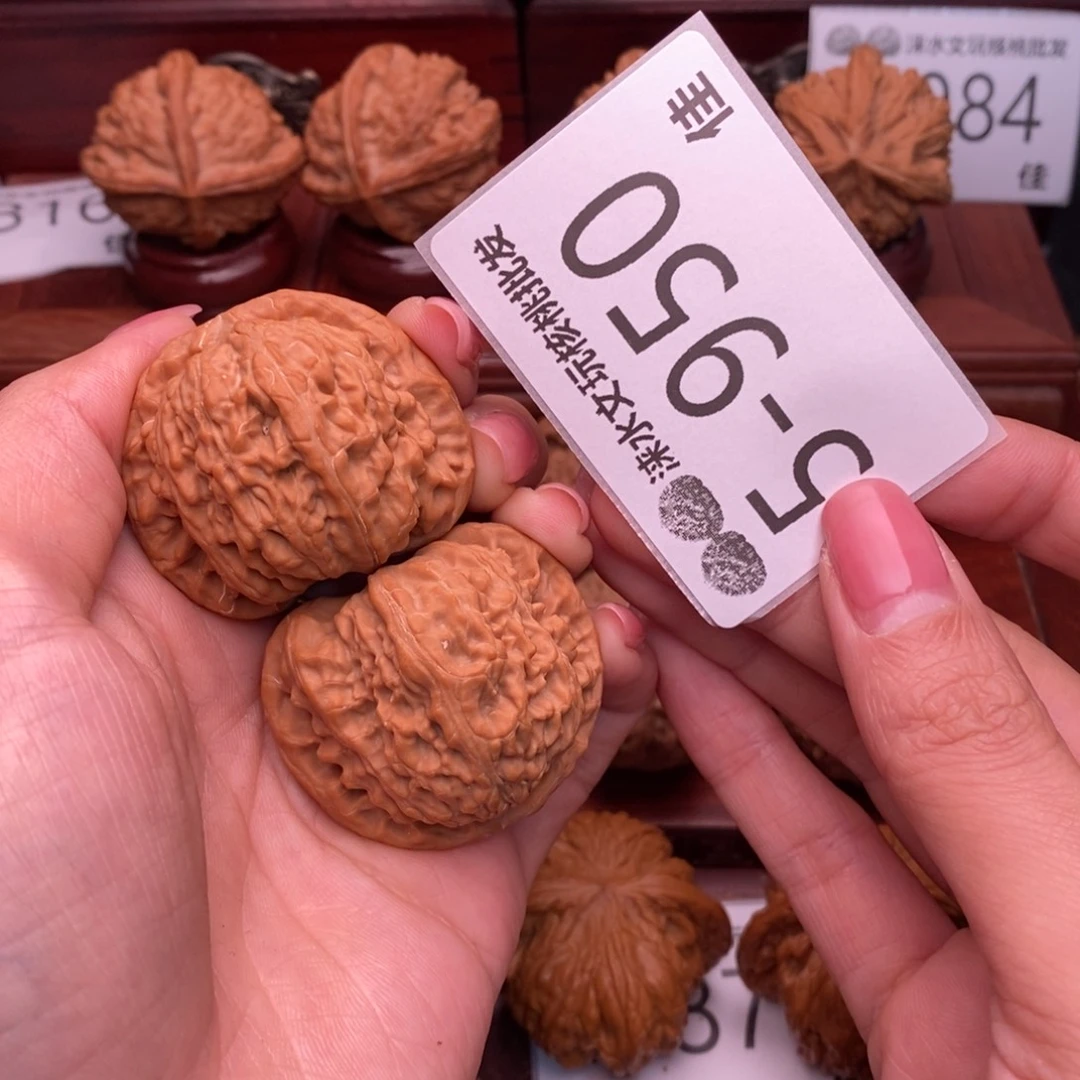 飞****把件文玩核桃41闷白