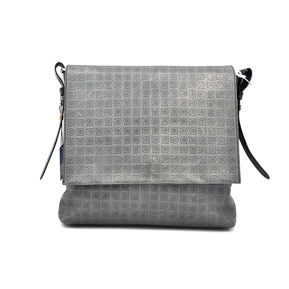 95新 FERRAGAMO/菲拉格慕 98新经典水泥灰全皮邮差包28*27/87101