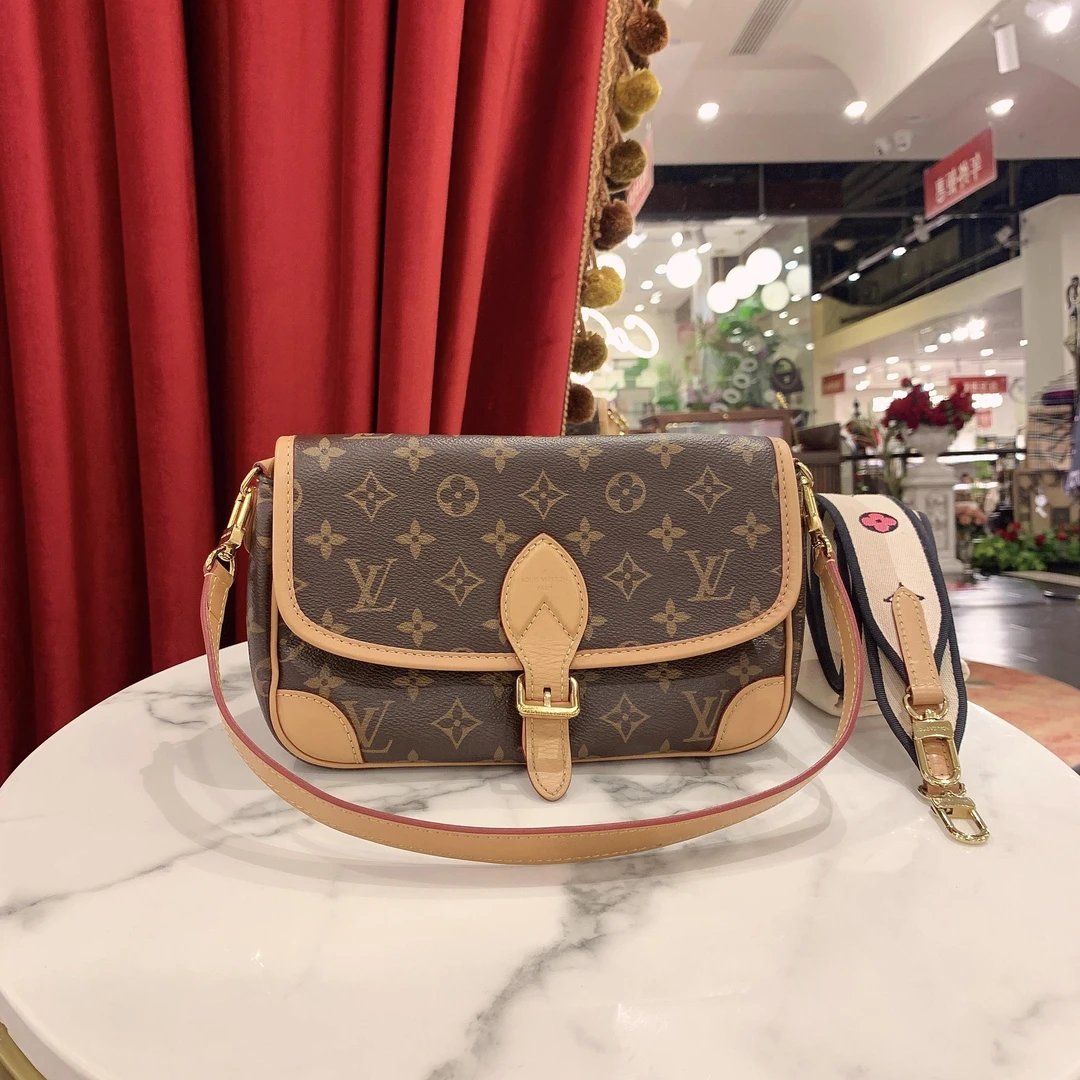 95新 LouisVuitton/路易威登 法棍黑肩带单肩包芯片款92571077