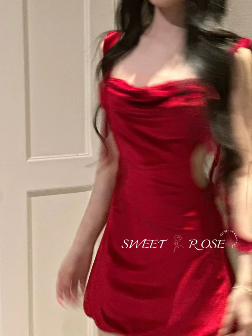 种自己的玫瑰·红丝绒蝴蝶结跨年新年丝绒露背吊带睡裙带胸垫