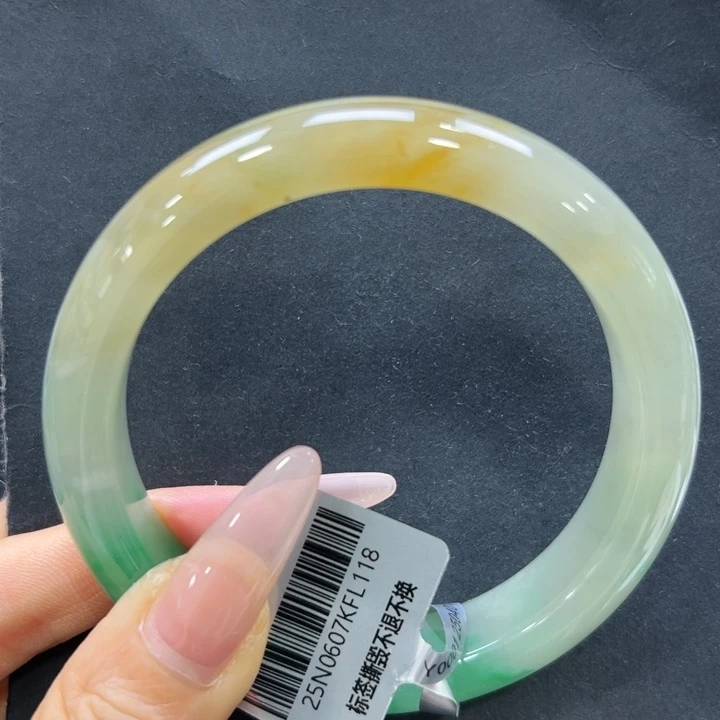 未镶嵌手镯石英质玉（非洲翠）