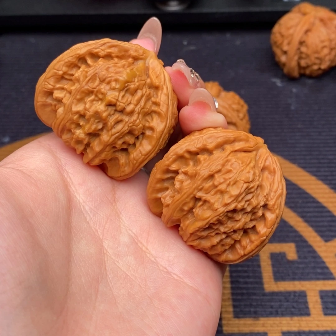 ****吊坠文玩核桃白狮子正奔