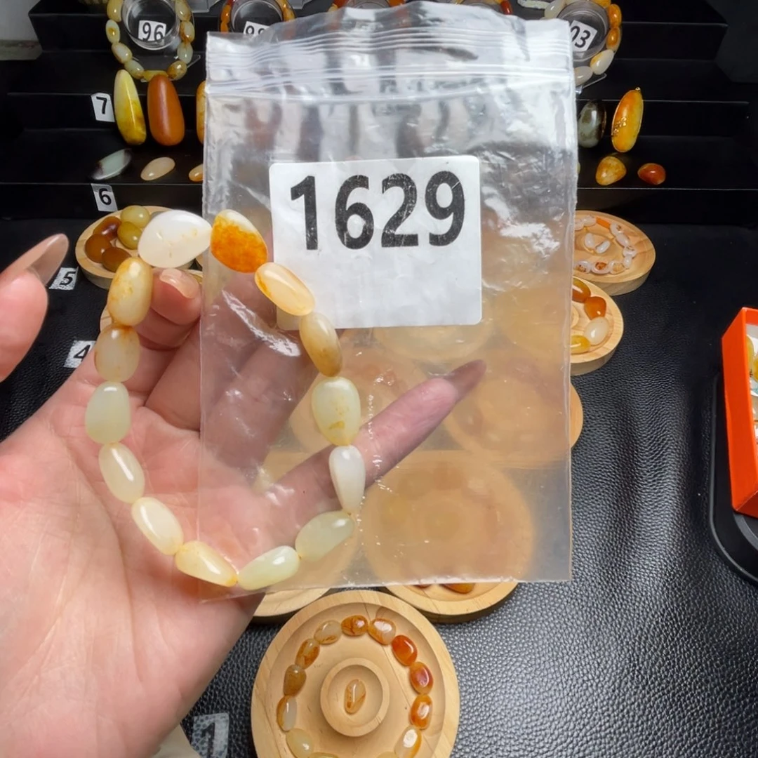 和田玉未镶嵌手串