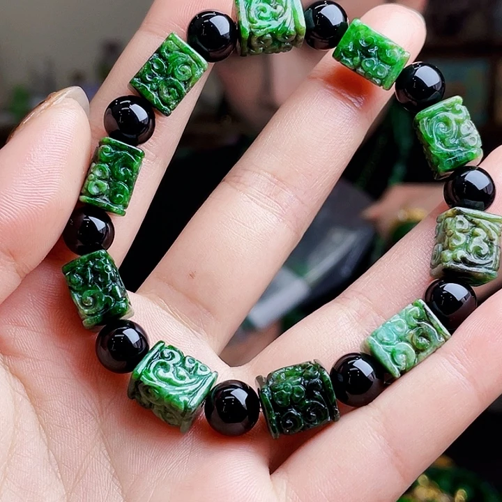 翡翠未镶嵌颈饰多样性