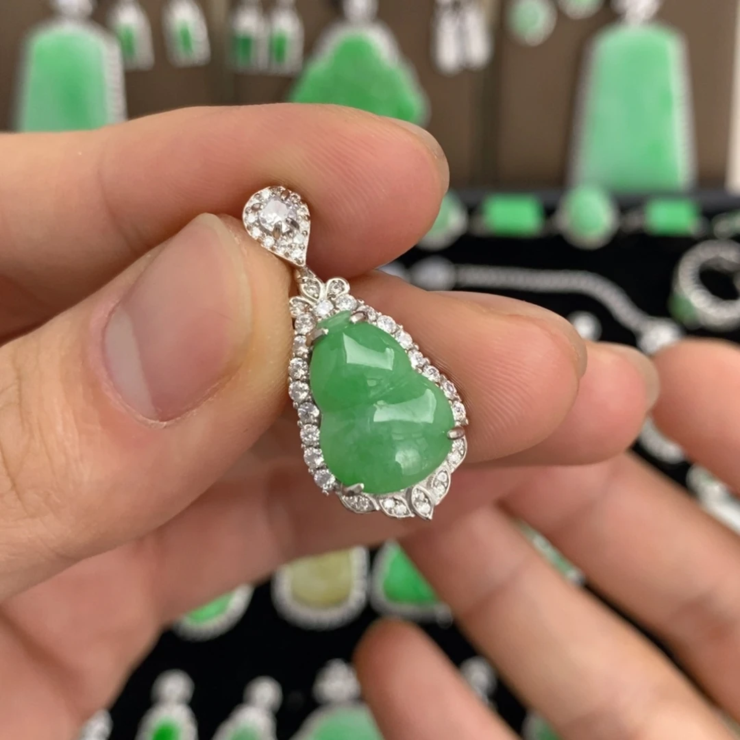 翡翠颈饰银S925镶嵌天然翡翠