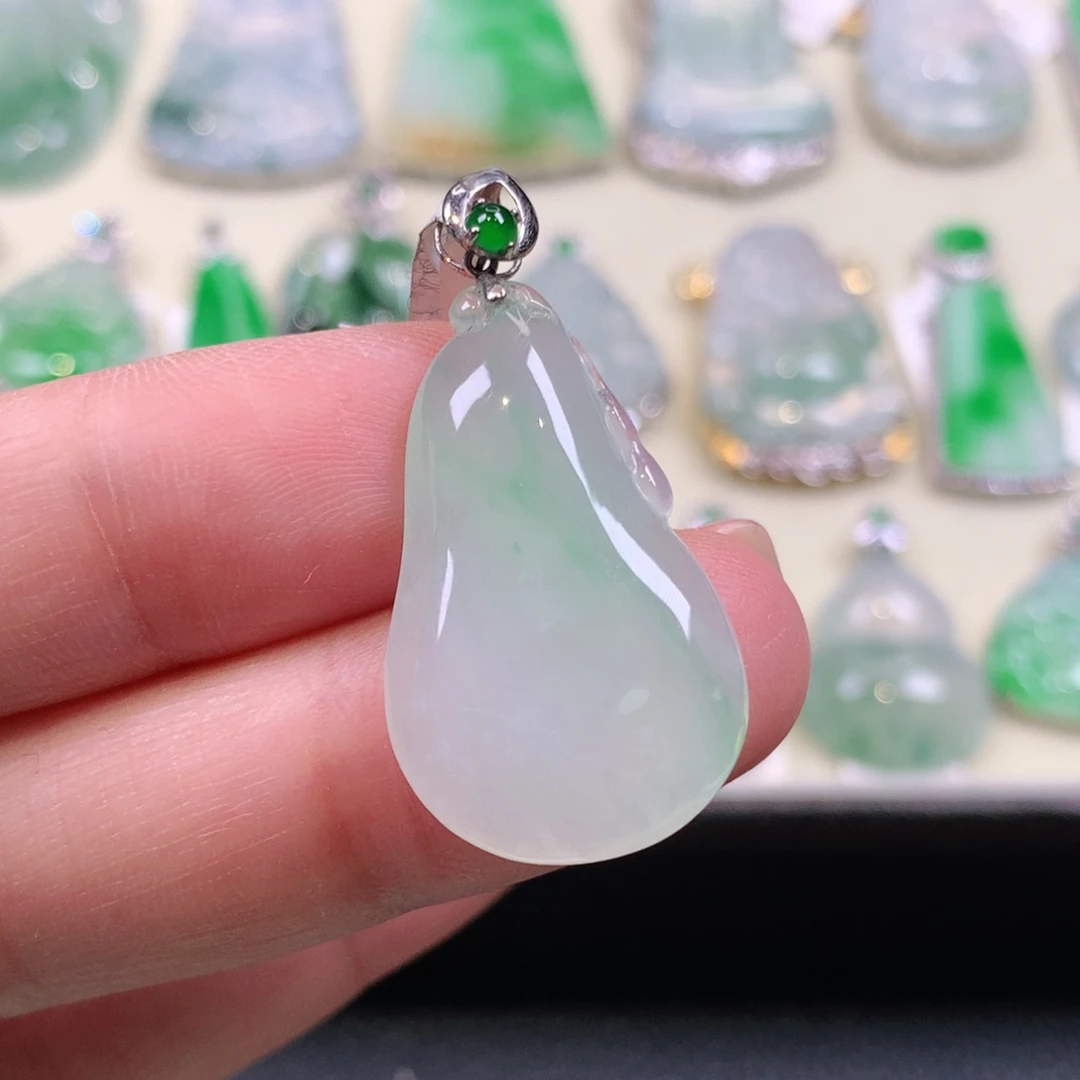 翡翠18K金镶嵌颈饰缅甸天然a货翡翠