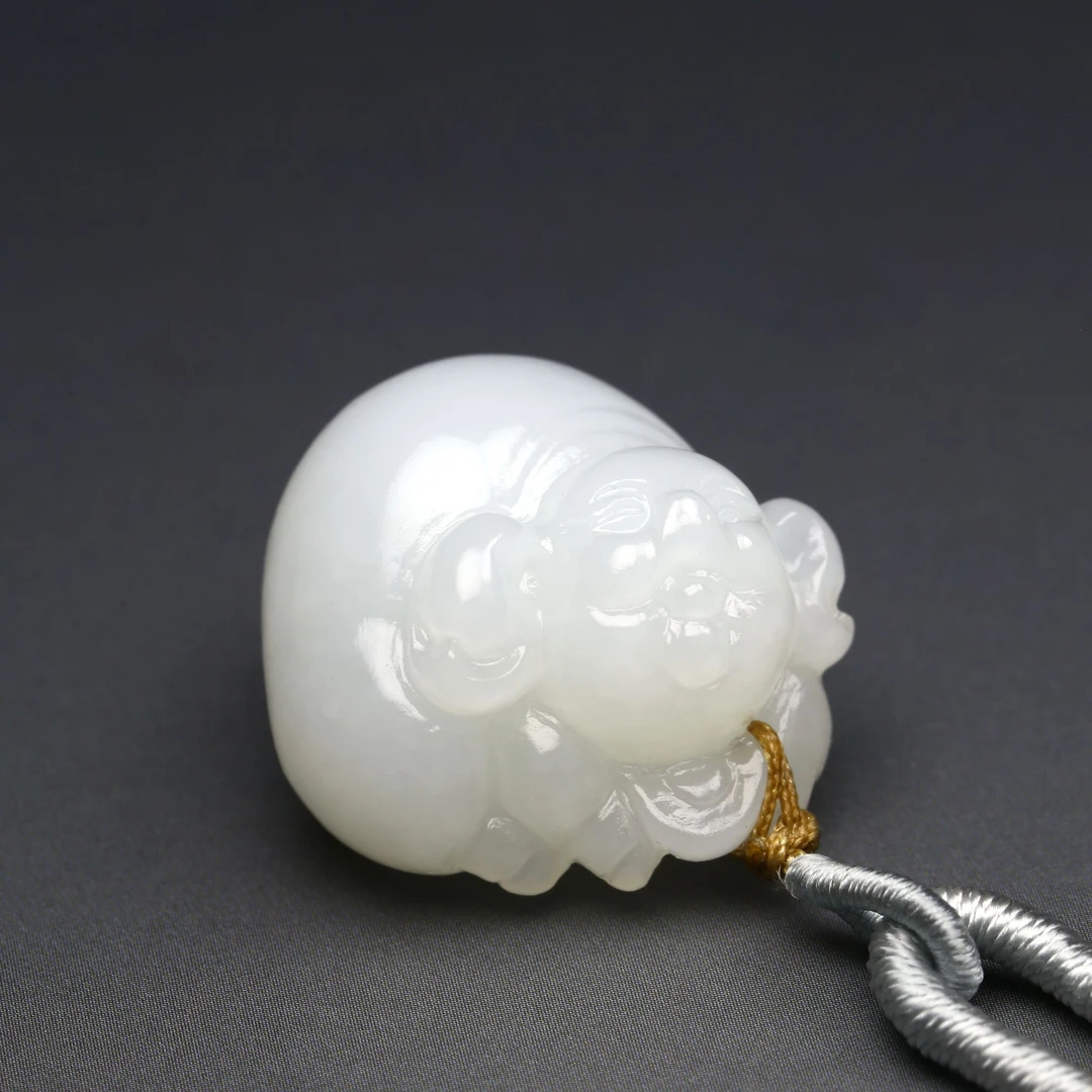 0104021和田玉羊脂玉哼哼来财