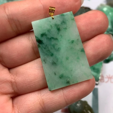 翡翠颈饰未镶嵌翡翠