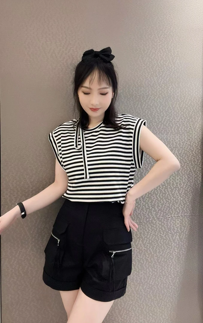 华家曼曼德诗衣衫妙影黑白T恤