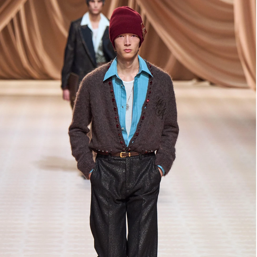 （101一199）卫衣上衣圆领黑色拼接蜜蜂针织刺绣长袖男春秋情侣